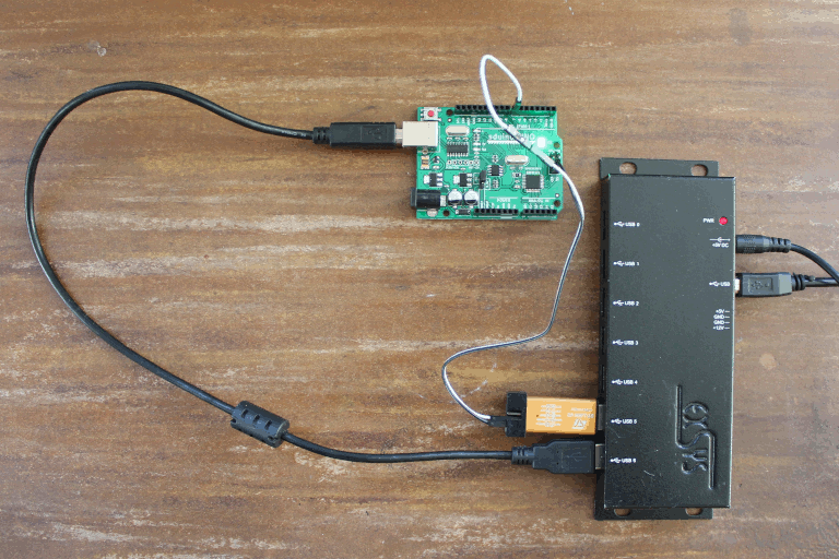 sduino UNO with demo running